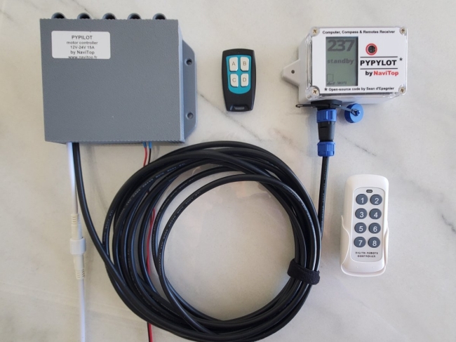 CRC (€160 + 20% VAT) – Watertight Pypilot-tinypilot computer by NaviTop, featuring radio remote controls and a connector for the motor controller, ready to use